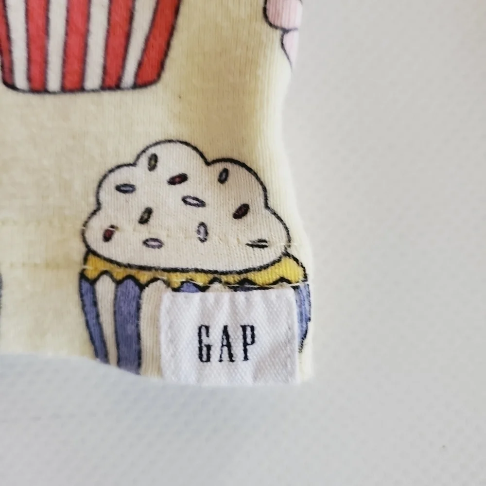 K1006 * Baby Gap Girls Cupcake Print Pajama Top & Bottom Yellow Size 6/12M